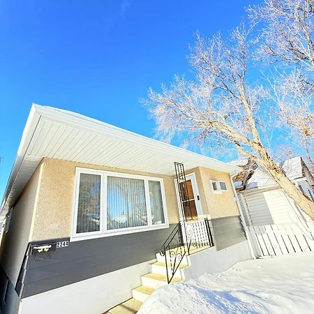 Cozy Main Floor, 03 Bedrooms, Close To Downtown Regina Exterior photo